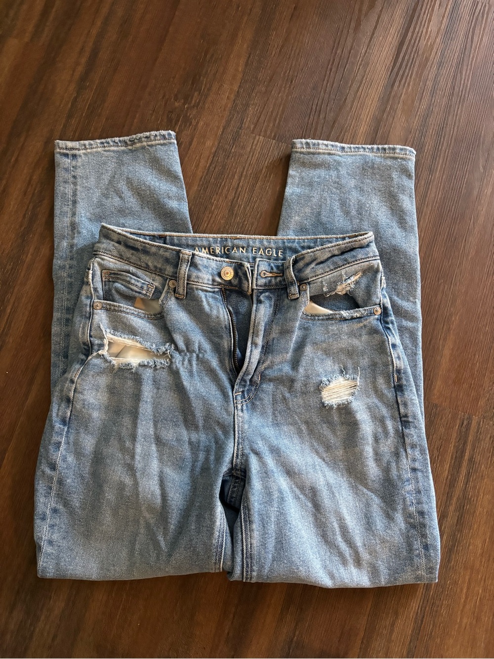 American Eagle Outfitters Women’s Light Blue Distressed Straight Jeans